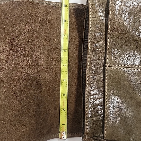 Vintage Distressed Olive Green Leather Unisex Crossbody Messenger SaddleBag - Picture 9 of 10